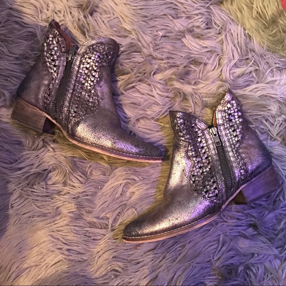 Seychelles metallic pewter booties